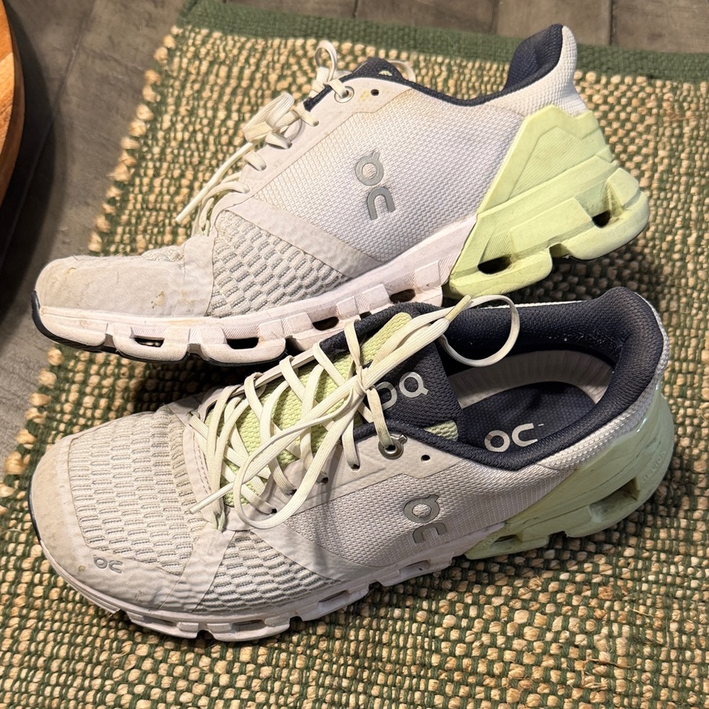 On Running Cloud Women's White Gray Sneakers with Pale green Accent size 9